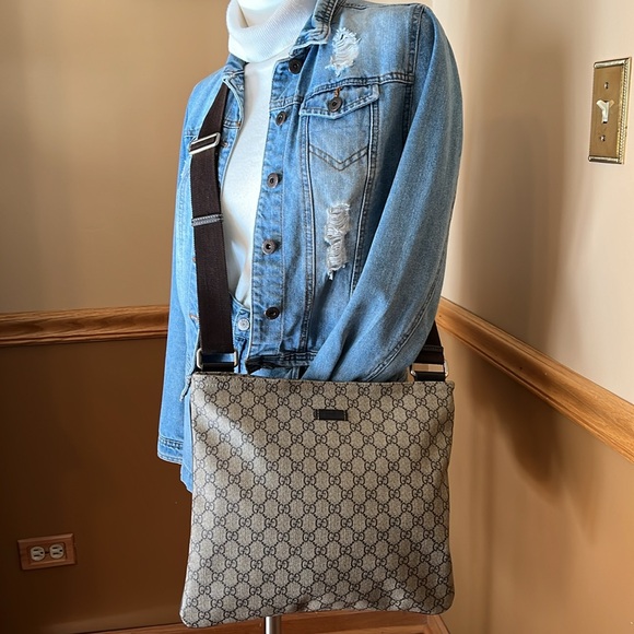 Gucci GG Messenger Crossbody Bag - Picture 2 of 16